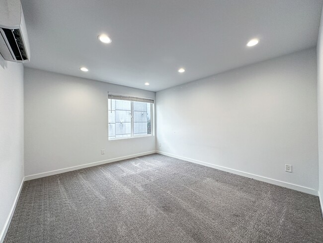 Building Photo - 1767 16th Ave S