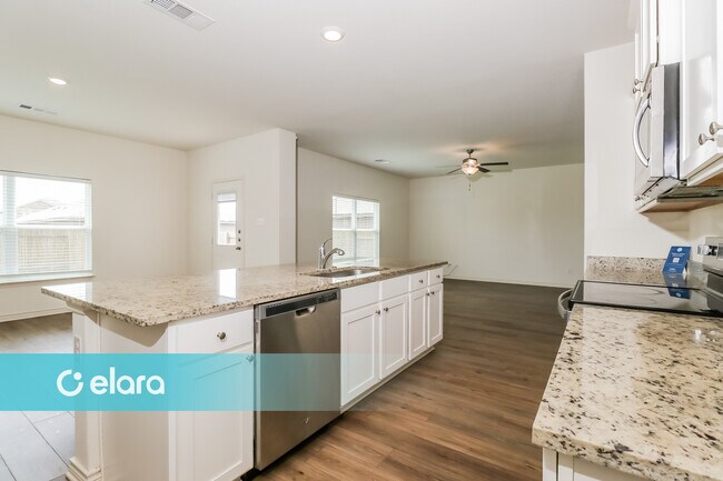 Building Photo - 121 STRATTON LN