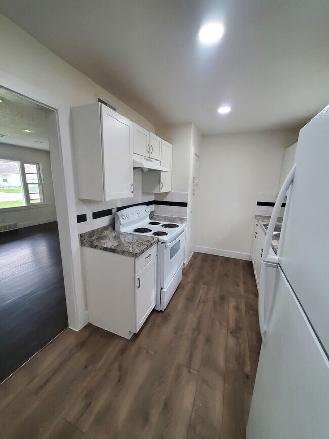 Foto del edificio - Free standing home just 2 blocks from Central and Mclean
