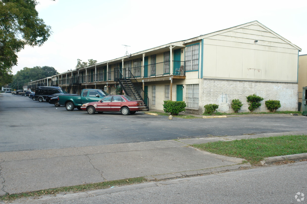 Pecan Villas Apartments - Pecan Villa Apartments