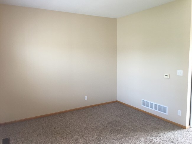 Living room - 580 SE Westgate Dr