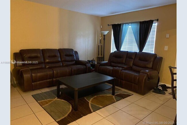 Foto del edificio - 4160 NW 21st St