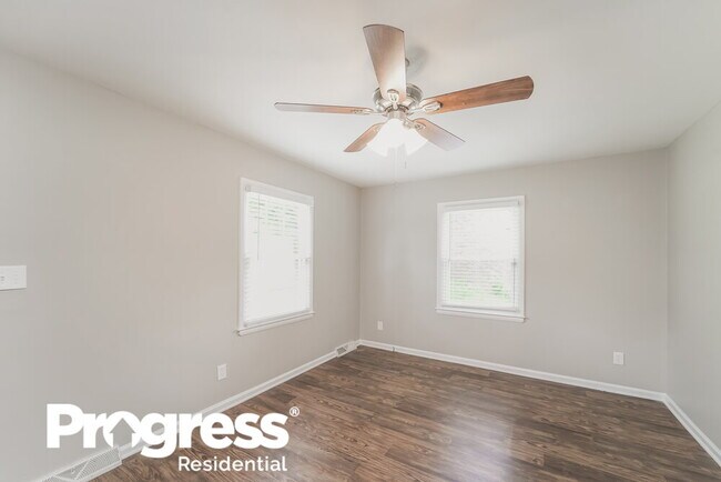 Foto del edificio - 4944 Springview Rd