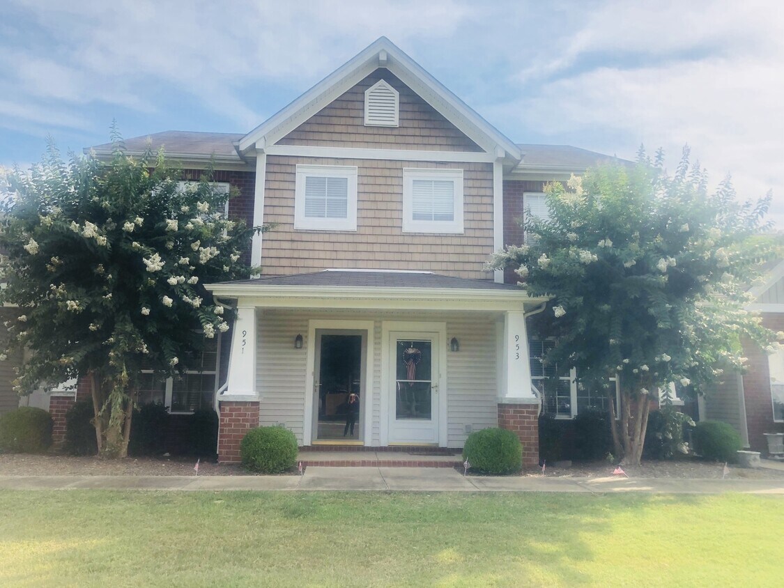 Primary Photo - Charming 2 Bedroom, 2.5 bath Townhome