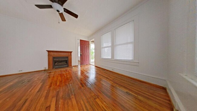 Foto del edificio - 927 E Dayton Ave