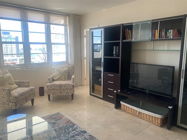 Foto del edificio - 100 Lincoln Rd