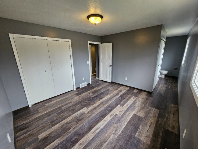 Building Photo - 210 16th Ave SE
