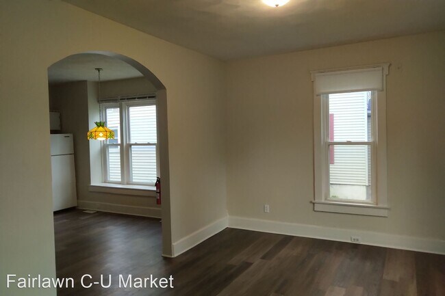 Foto del edificio - 2 br, 1 bath House - 105 E. Hill St.