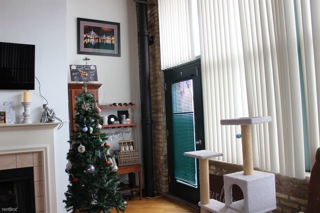 Foto del edificio - 2654 W Medill Ave