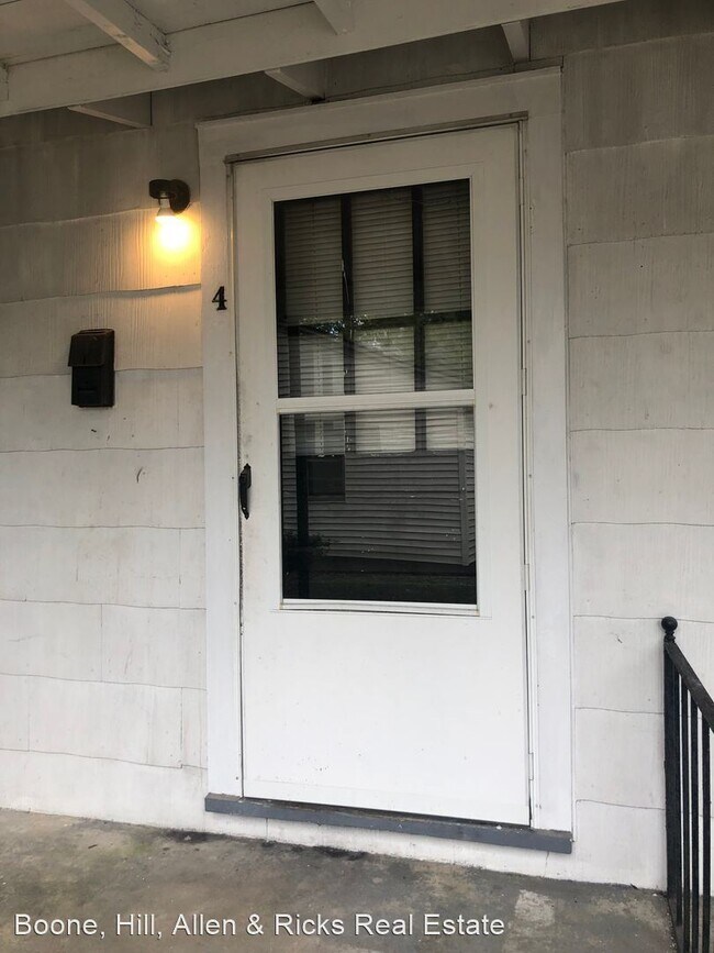 Building Photo - 2 br, 1 bath House - 107 #4 Greenwood Ave.
