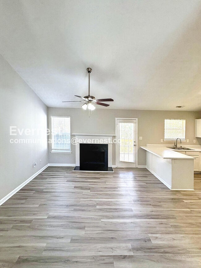 Foto del edificio - Limited Time Special Offer / 5 Bed, 3 Bath Home with Garage / Pet-Friendly / Vouchers Accepted / ...