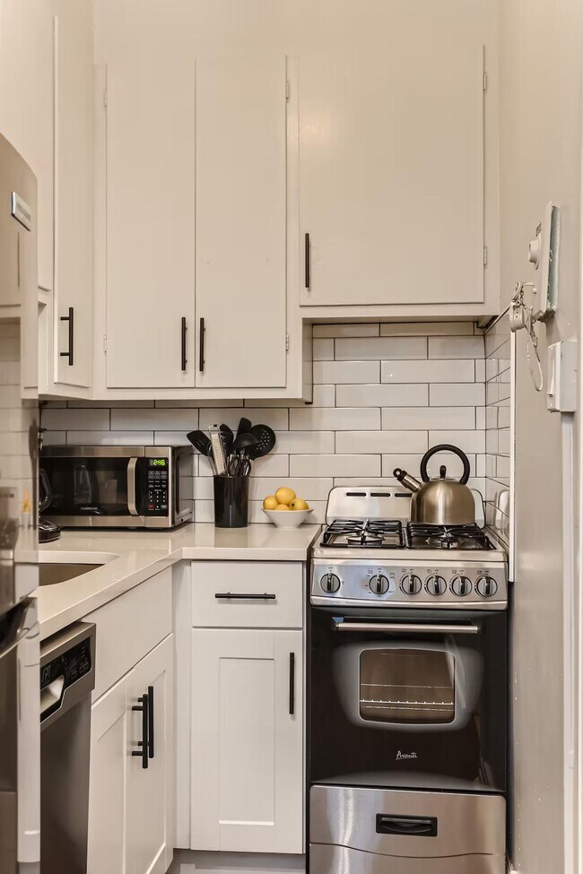 Foto del edificio - 1666 Detroit St