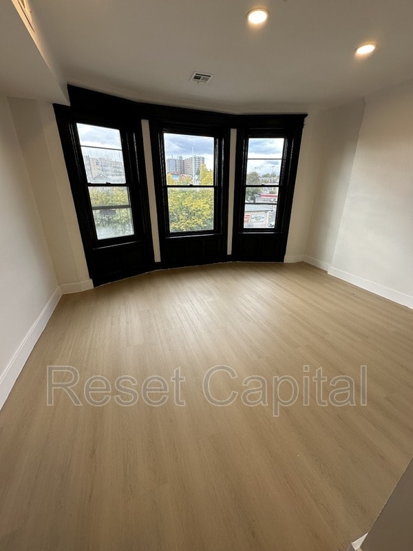 Foto del edificio - 26 Elizabeth Ave