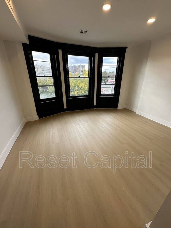 Building Photo - 26 Elizabeth Ave