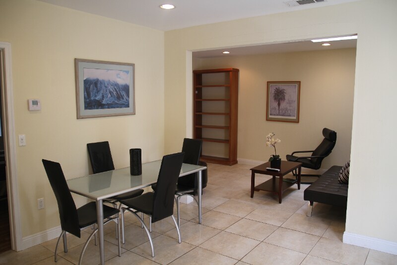 Foto principal - 243 W Elm Ave