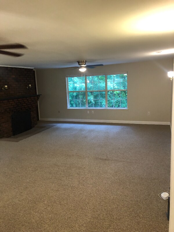 Foto del edificio - 321 Hillcrest Dr