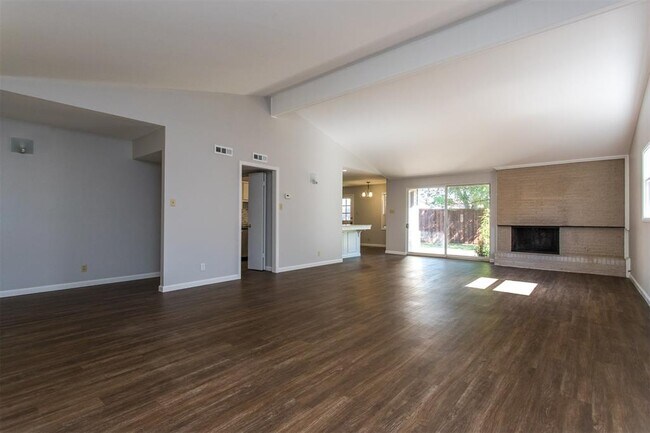 Building Photo - 3211 High Vista Dr