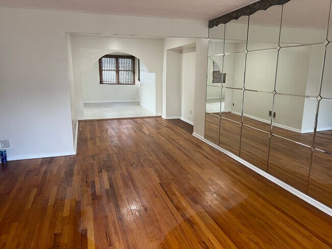 Foto del edificio - 1711 Royal Rd