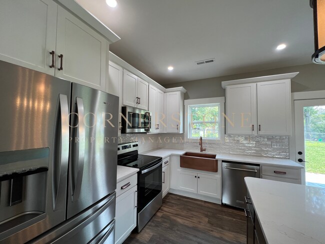 Foto del edificio - Beautiful 3 bedroom house! $2,250