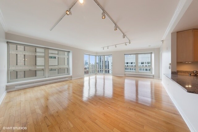 Building Photo - 57 E Delaware Pl