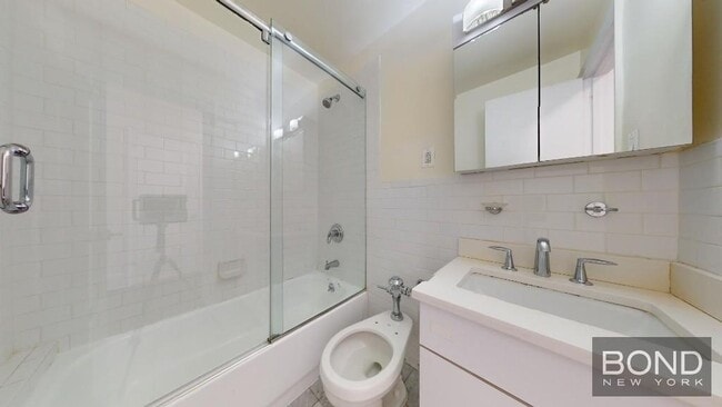 Building Photo - 160 W 73rd St