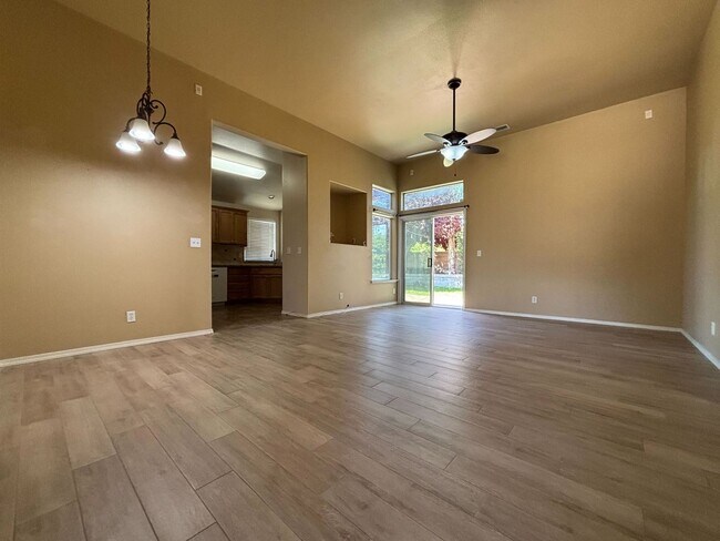 Foto del edificio - Beautiful 3-Bedroom Home in Sought-After C...