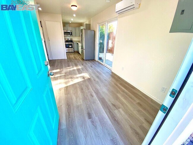 Building Photo - 631 Pelican Ct