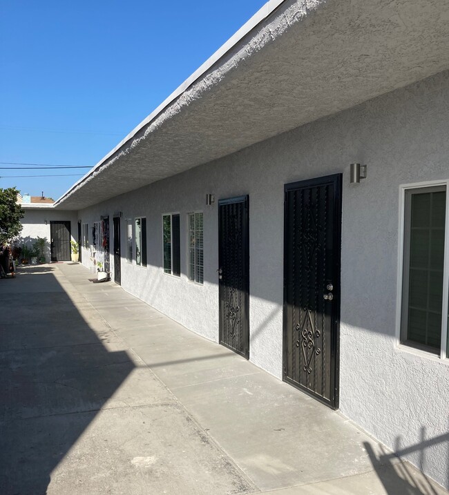 Foto del edificio - 10023 S Hoover St