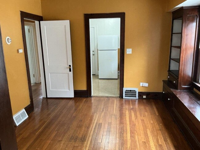 Foto del edificio - 3428 W 117th St