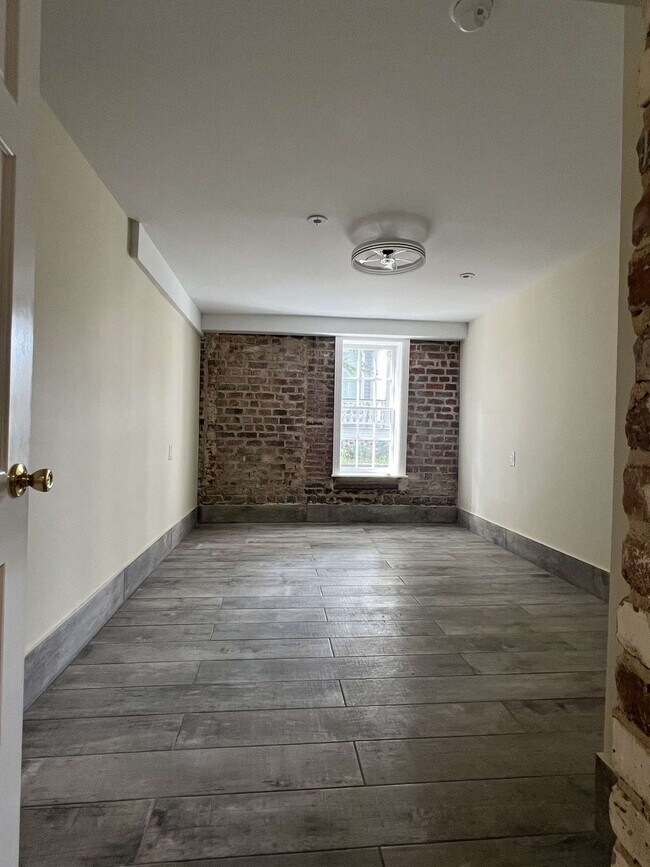 Foto del edificio - 185 Rutledge Ave