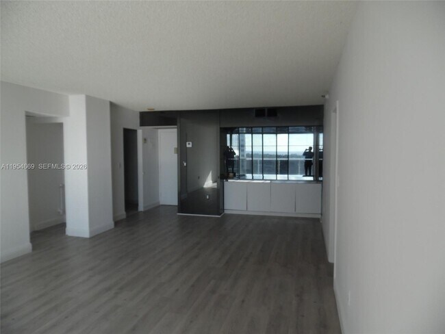 Building Photo - 20505 E Country Club Dr