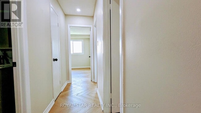 Building Photo - 4051 Dunmow Crescent