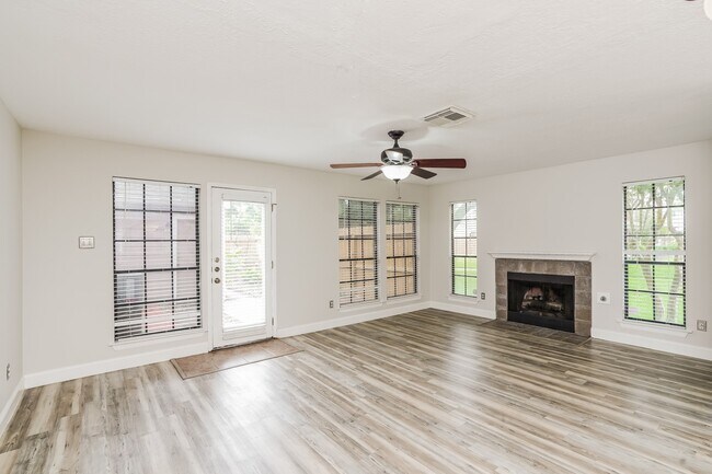Building Photo - 17263 Saturn Ln