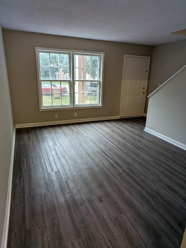 Building Photo - 813 Holder Ct