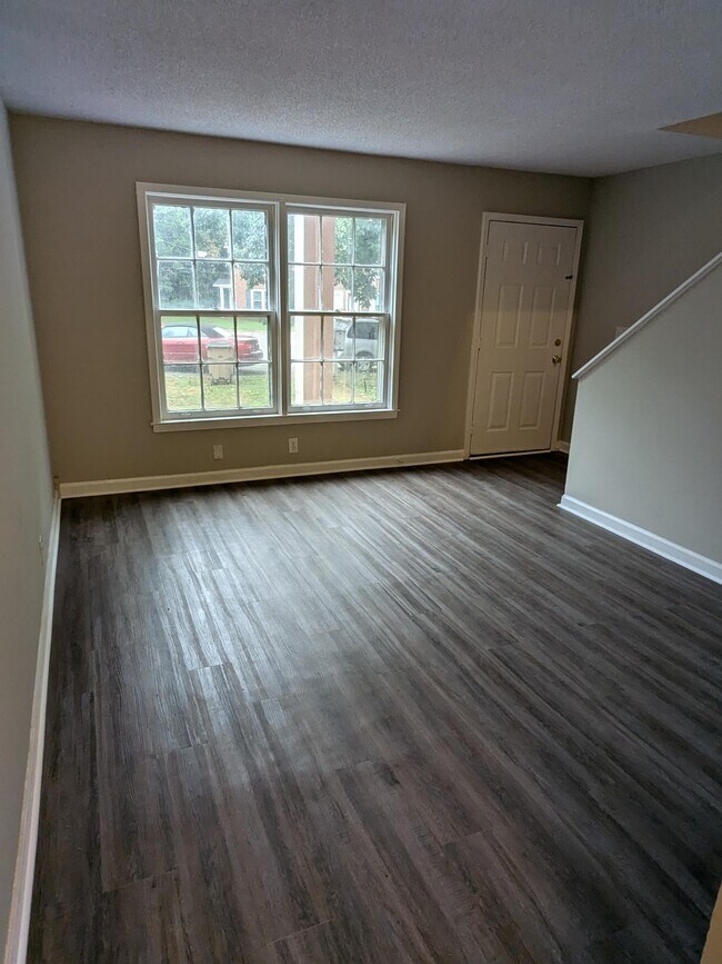 Foto del edificio - 813 Holder Ct