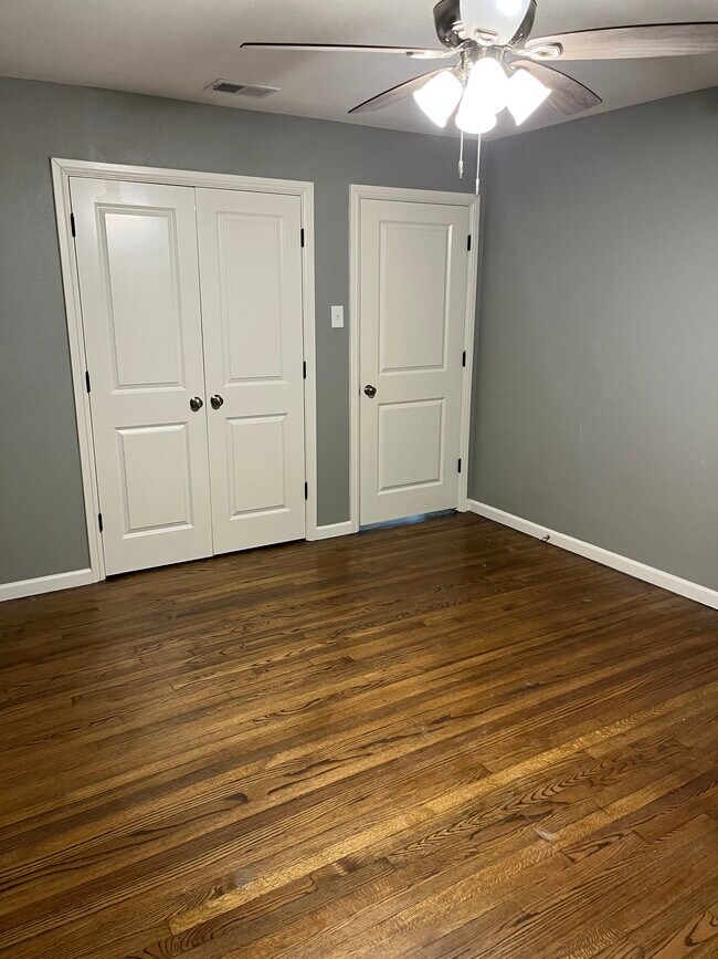 Foto del edificio - 4824 Trail Lake Dr