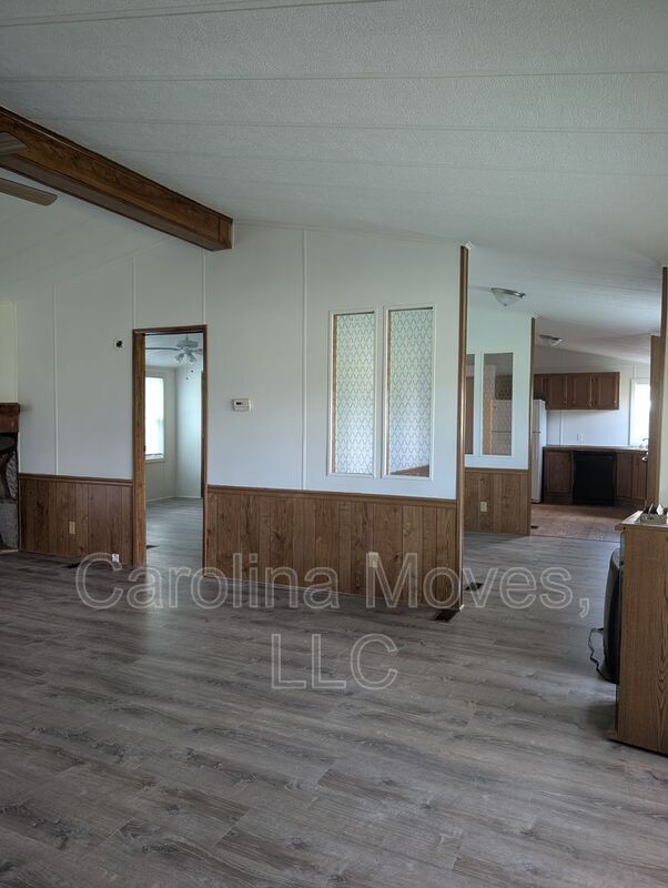 Building Photo - 220 Farrs Rd