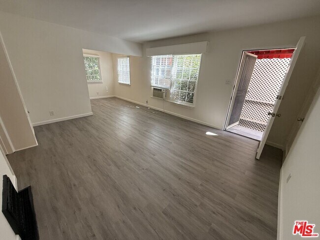 Foto del edificio - 1846 Pandora Ave
