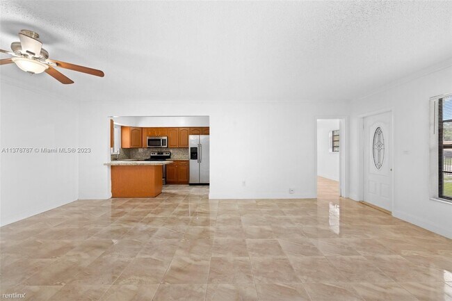 Building Photo - 3 br, 2 bath House - 560 NE 157th Ter # 560