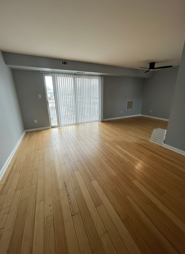 Building Photo - 1016 Adams Ave