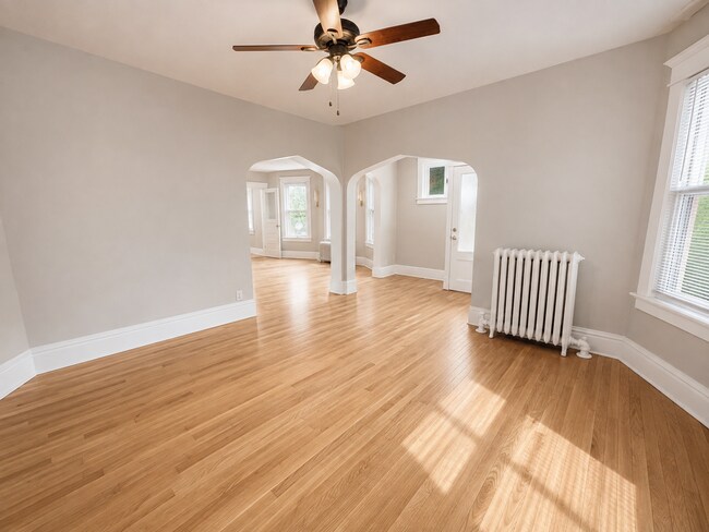 Sala de estar - 2518 N Humboldt Blvd