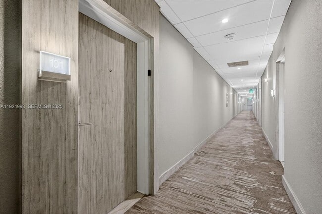 Foto del edificio - 10275 Collins Ave