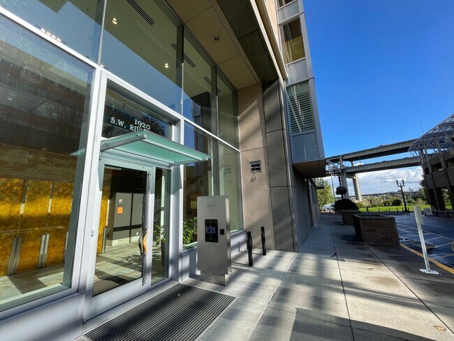Building Photo - 1 Bed  1 Bath Condo-The Strand Condominium...