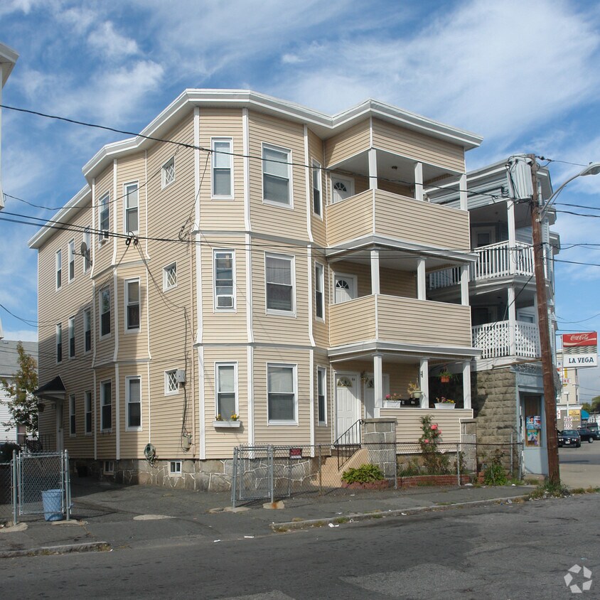 Primary Photo - 86-86A Bennington St