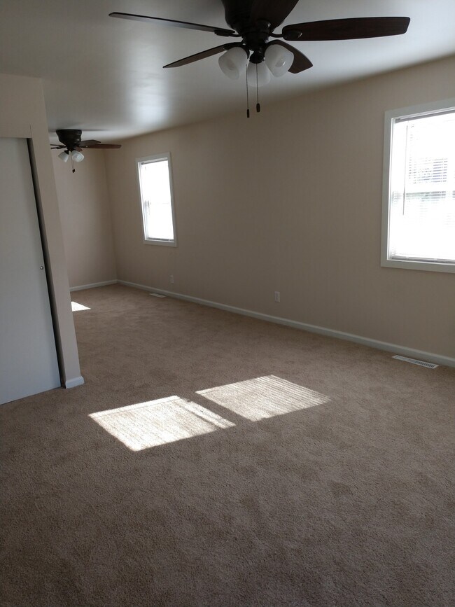 Foto del edificio - 1412 Holly Hill Dr