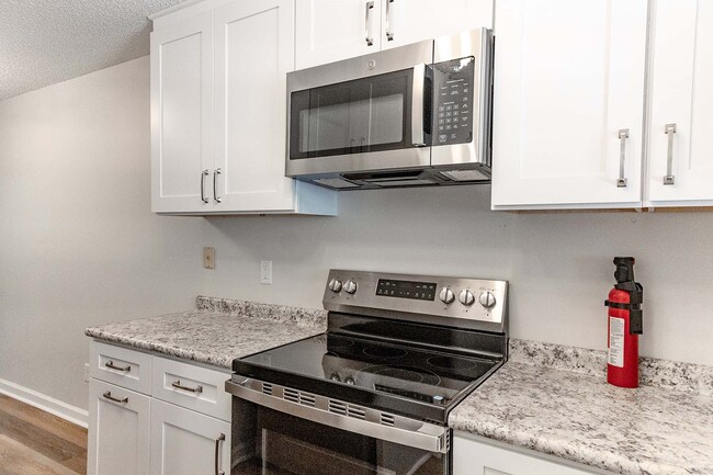 Building Photo - 1103 Greentree Ct