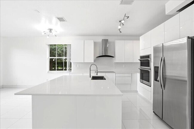 Building Photo - 3802 SW 165th Terrace