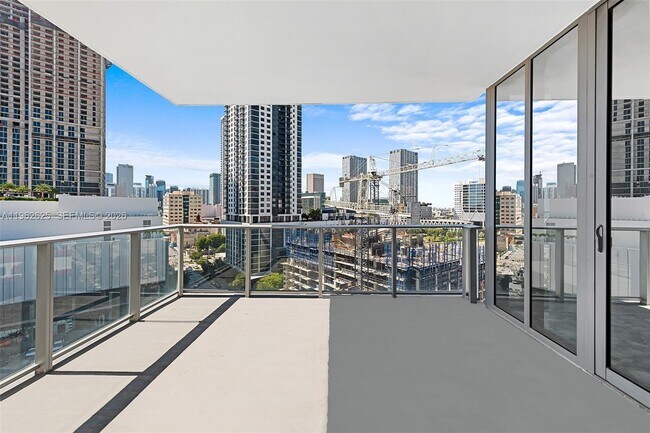 Foto del edificio - 851 NE 1st Ave