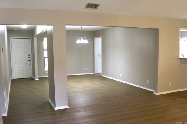 Foto del edificio - 13811 Brook Hollow Blvd