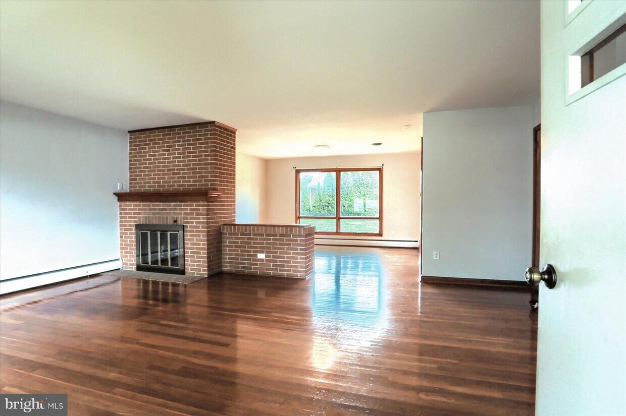 Primary Photo - 262 Willow St